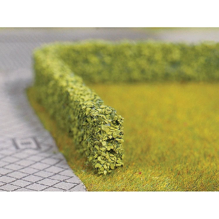 Walthers Short Hedges -- Light Green 19-5/8 x 3/8 x 1/4" 50 x .8 x .6cm