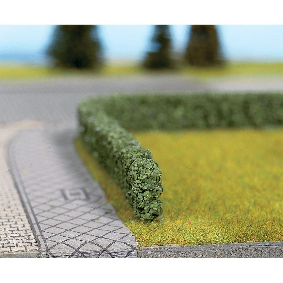 Walthers Short Hedges - 19-5/8 x 3/8 x 1/4" 50 x .8 x .6cm -- Dark Green