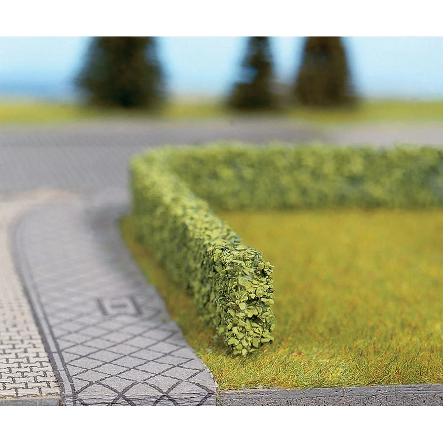 Walthers Tall Hedges -- Light Green 19-5/8 x 3/8 x 5/8" 50 x 1 x 1.5cm