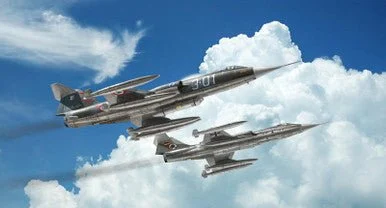 1/32 F104G/S Starfighter Supersonic Interceptor Aircraft Upgraded Edition w/Orpheus Recon Pod - Italeri