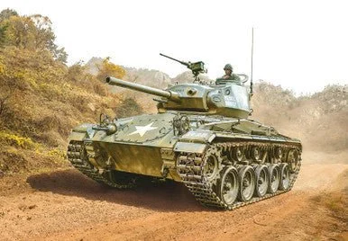 1/35 M24 Chaffee Tank Korean War - Italeri