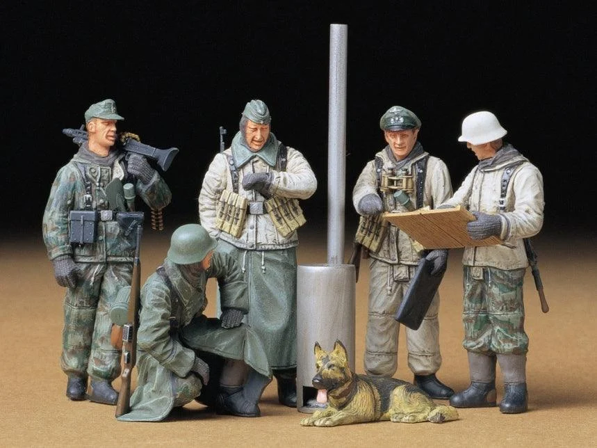 1/35 Tamiya German Soldiers at Field Briefing 35212