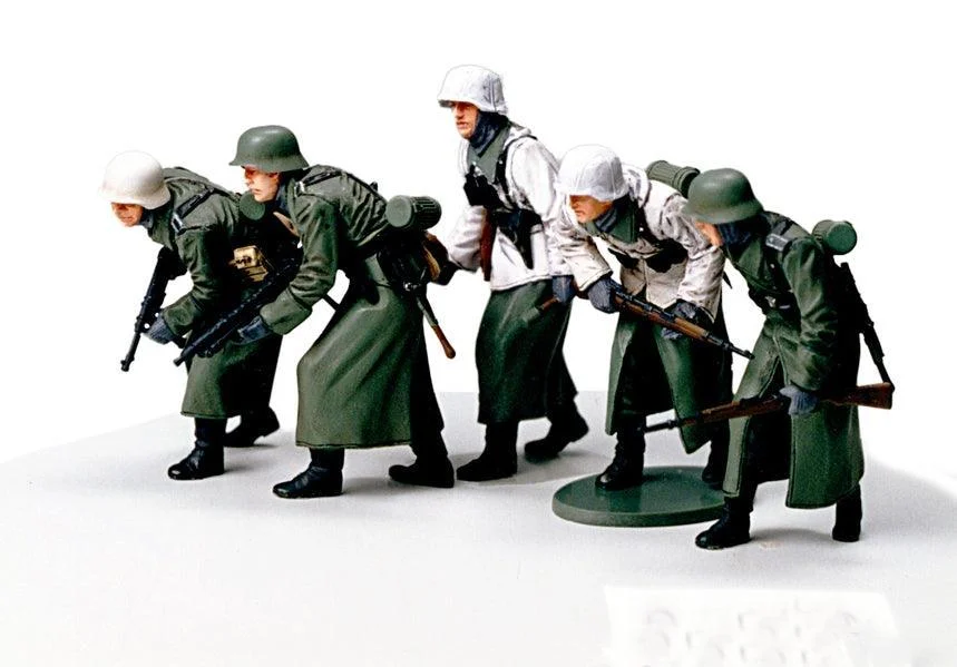 1/35 Tamiya German Assault Infantry with Winter Gear 35256