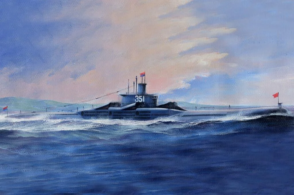 1/350 Hobby Boss PLA Navy Type 033G Wuhan Class Submarine 83516