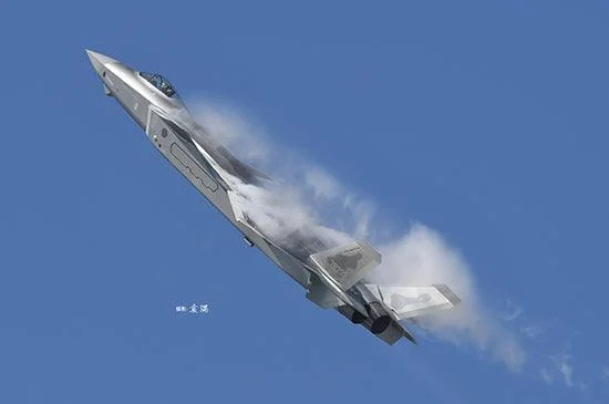 1/48 Trumpeter Chinese J-20 Mighty Dragon 05811