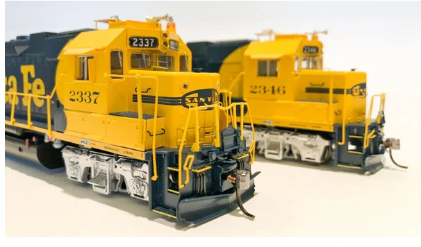 Rapido 38004 HO EMD GP38 Low Nose Santa Fe #2346 (Warbonnet, No Class Lights, blue, yellow)