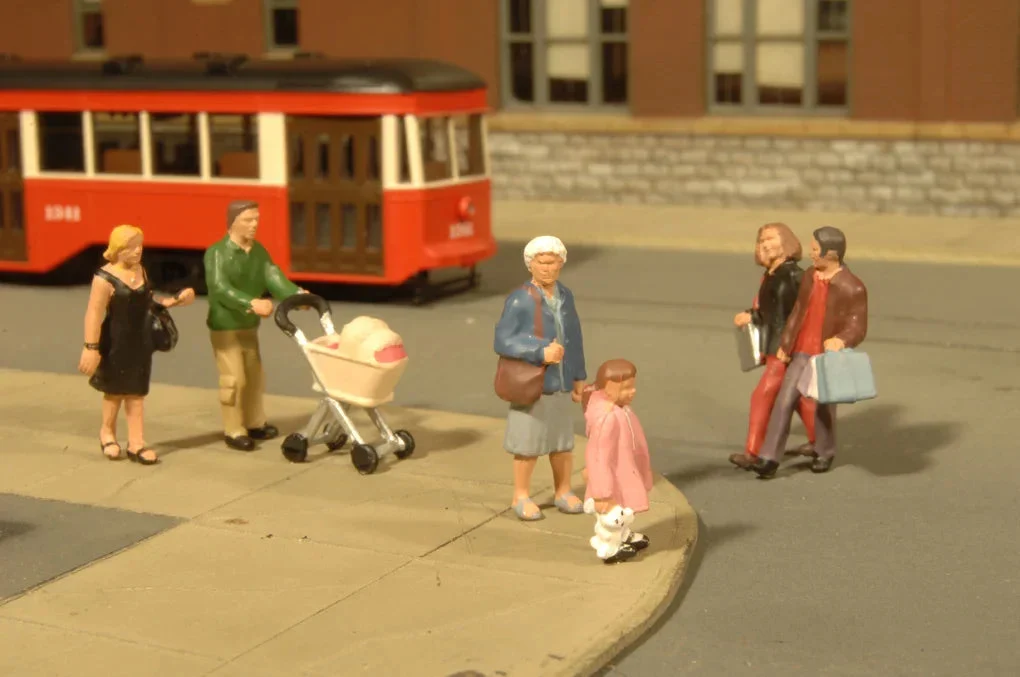 Bachmann HO Strolling Figures 33109 - Bachmann Trains