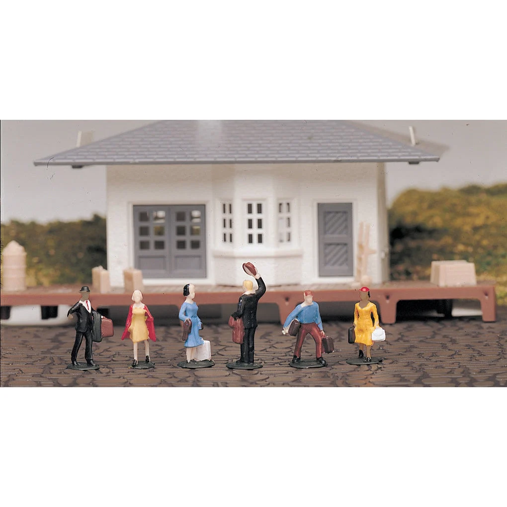 Bachmann HO Scale Waiting Passengers - BAC42330