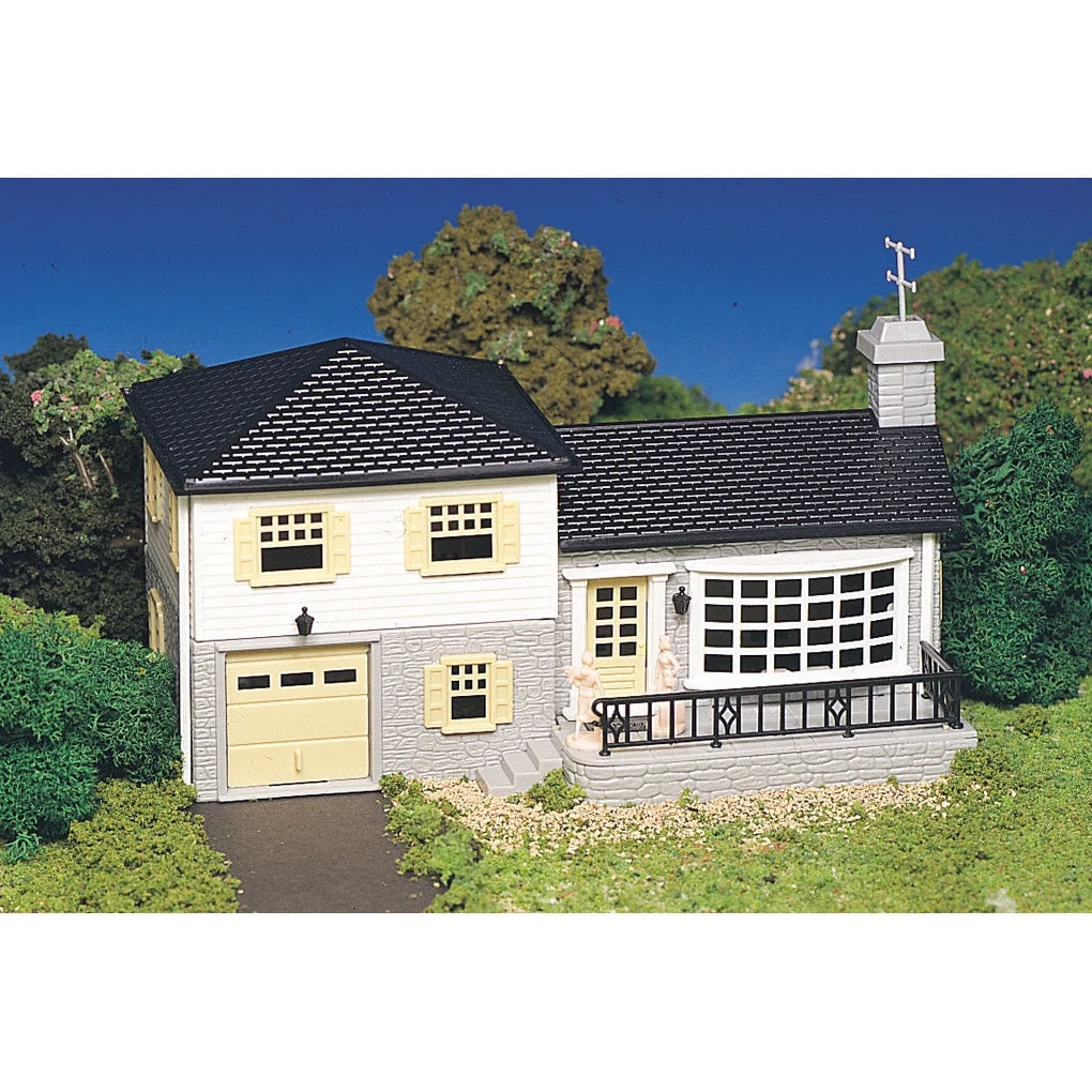 Bachmann HO Scale Plasticville Split Level House - BAC45213