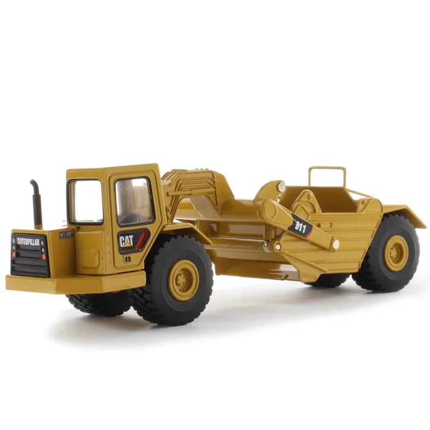 Diecast Masters 1:64 Cat Wheel Tractor 611 Scraper