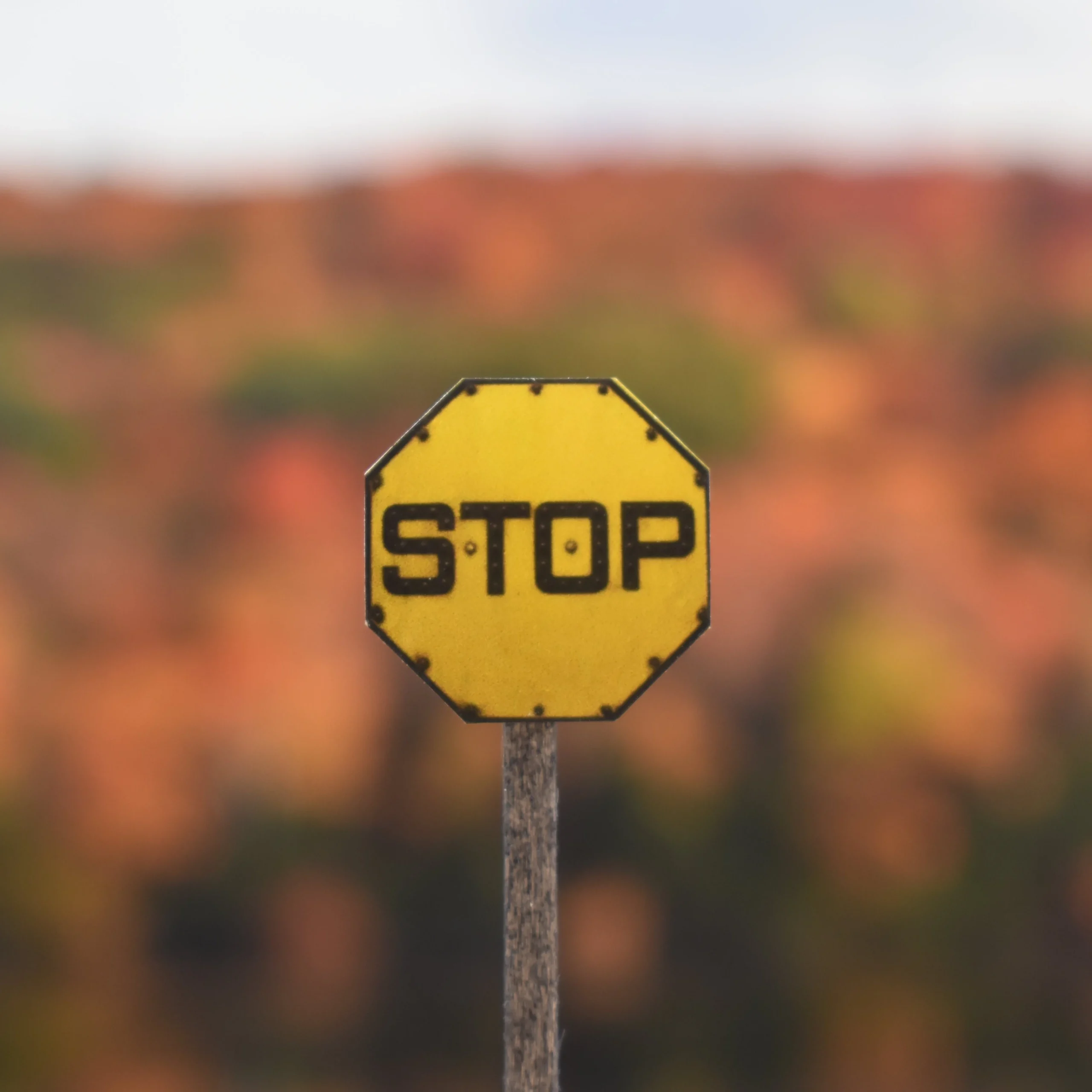 HO Scale - Yellow Stop Sign w/ Rivets - 2 Pack