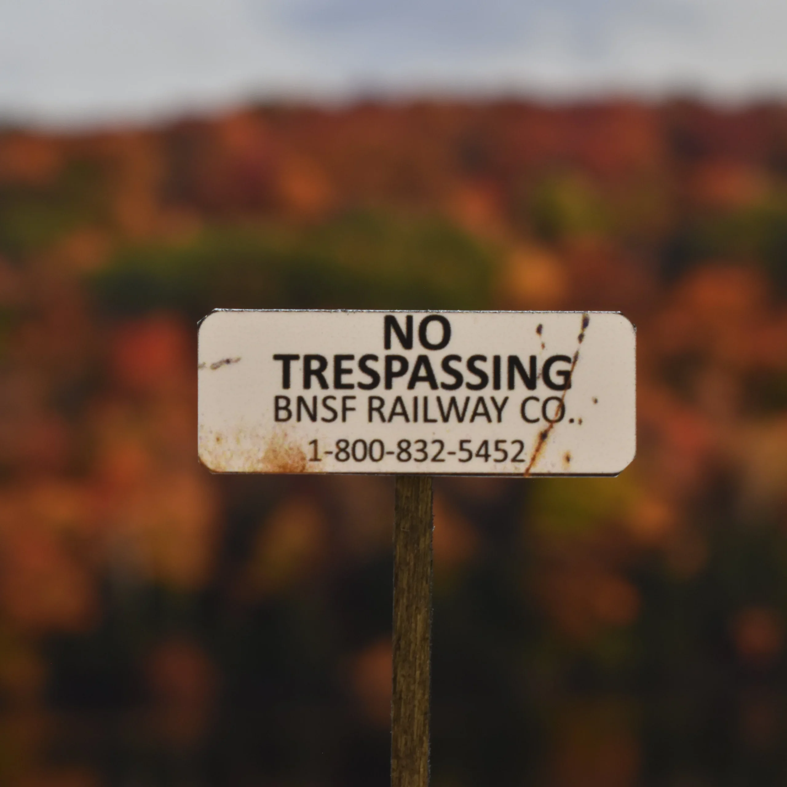 N Scale - BNSF No Trespassing Sign - Weathered - 2 Pack
