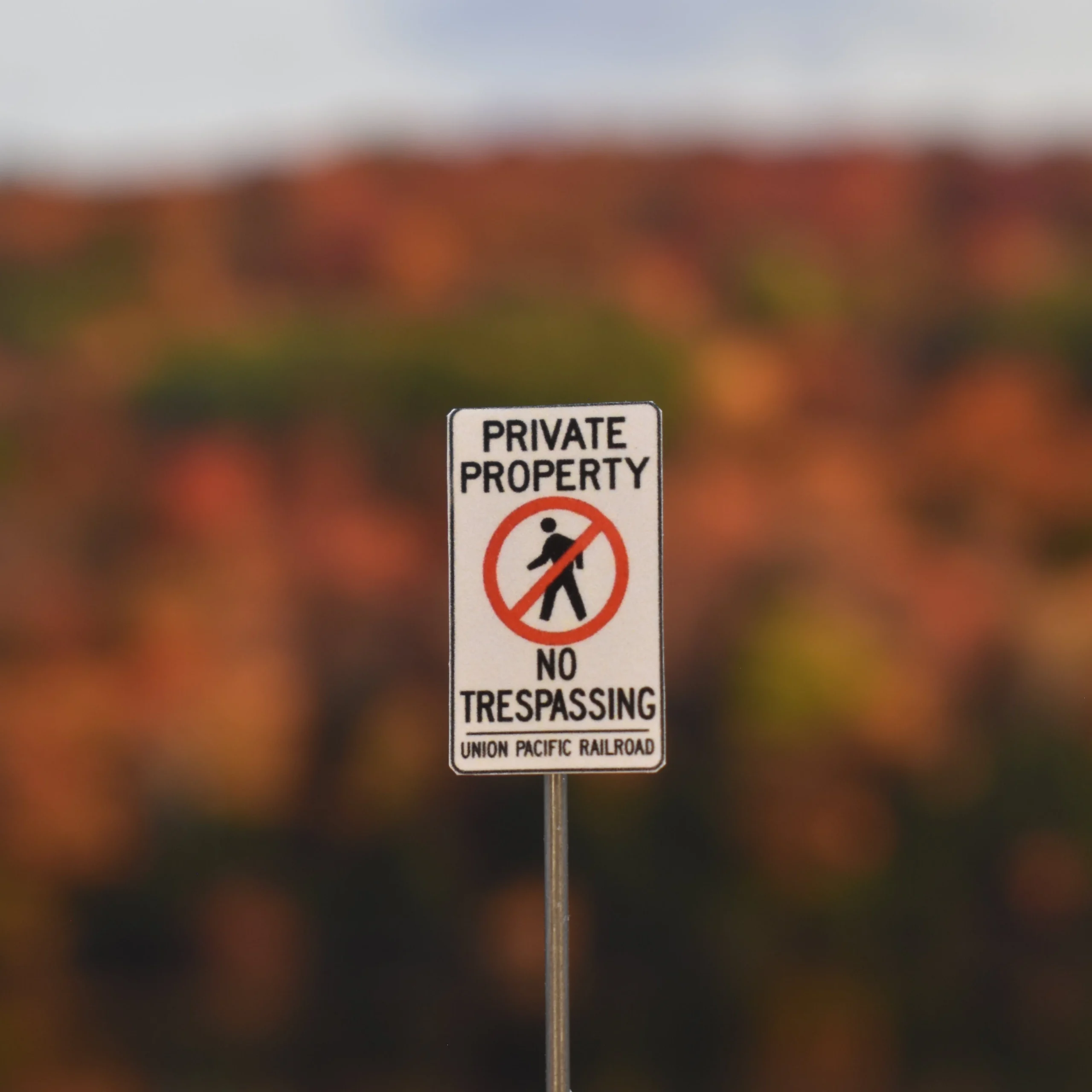 O Scale - UP - Private Property No Trespassing - 2 Pack