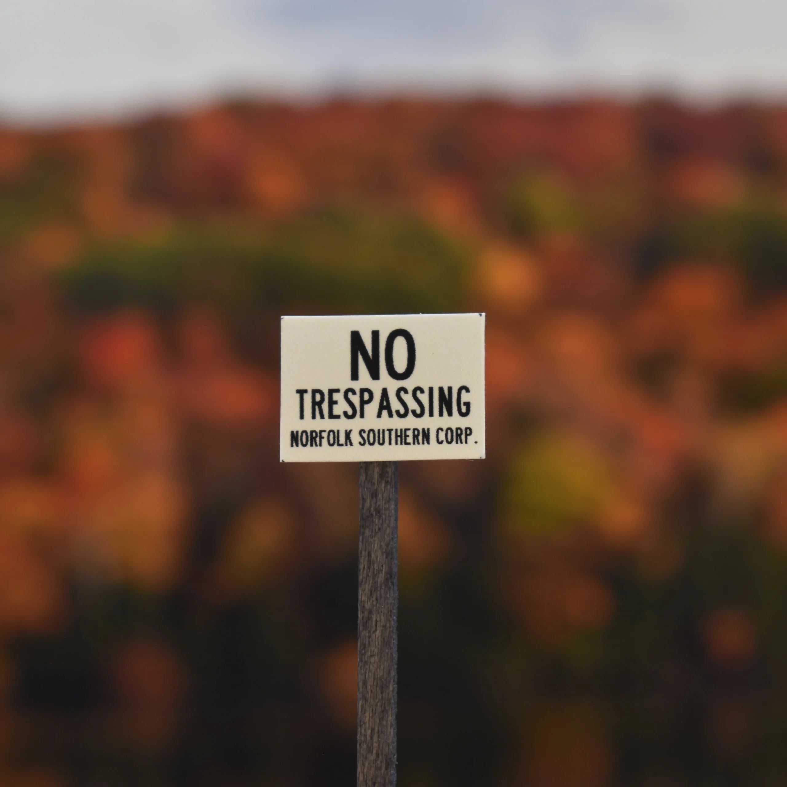 HO Scale - Norfolk Southern No Trespassing Sign - 2 Pack