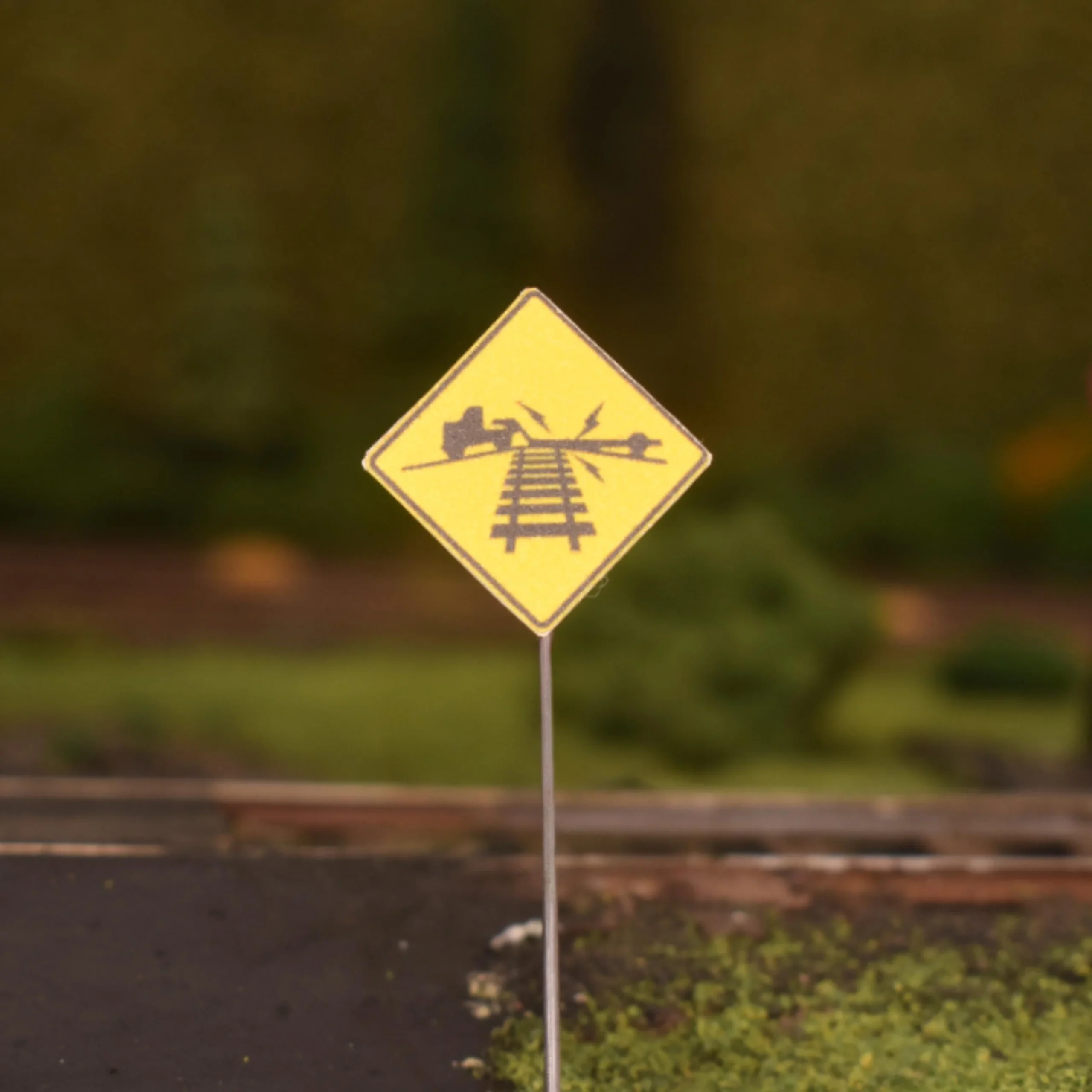 O Scale - Low Ground Clearance Graphic Sign - 2 Pack