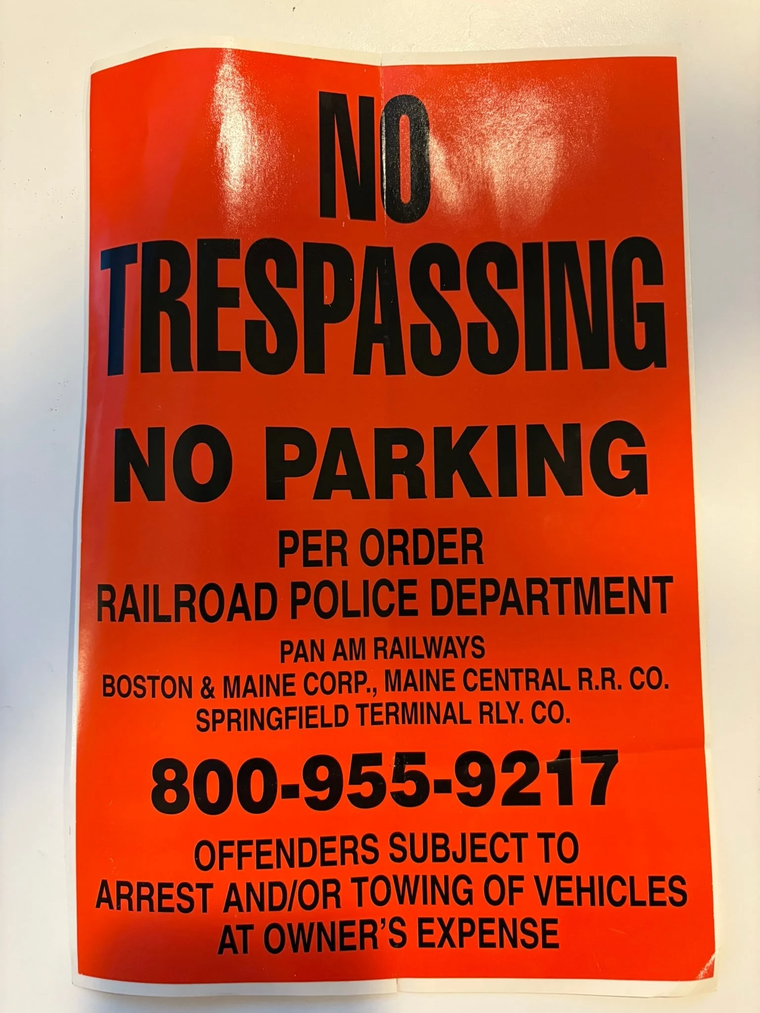 HO Scale - Pan AM - No Trespassing - 4 Pack No Poles