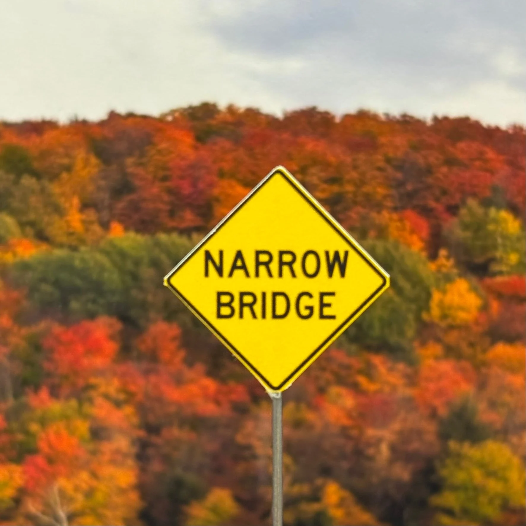N Scale - Narrow Bridge Sign - 2 Pack
