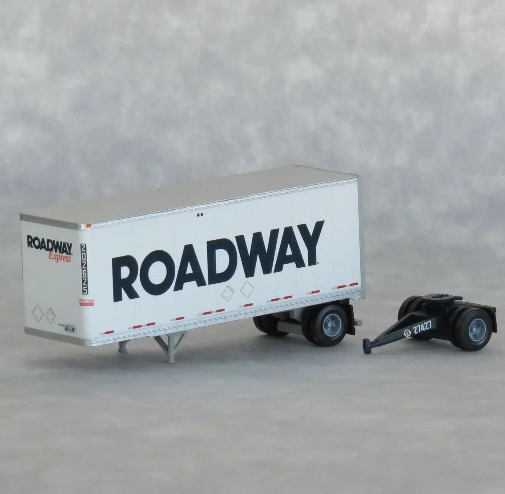 Trainworx N Scale 28' Pup Trailer Roadway #202664