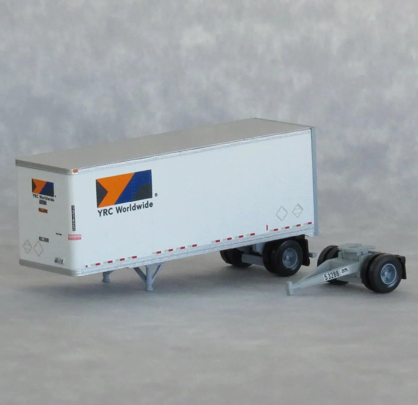 Trainworx N Scale 28' Pup Trailer YRC Worldwide #290364