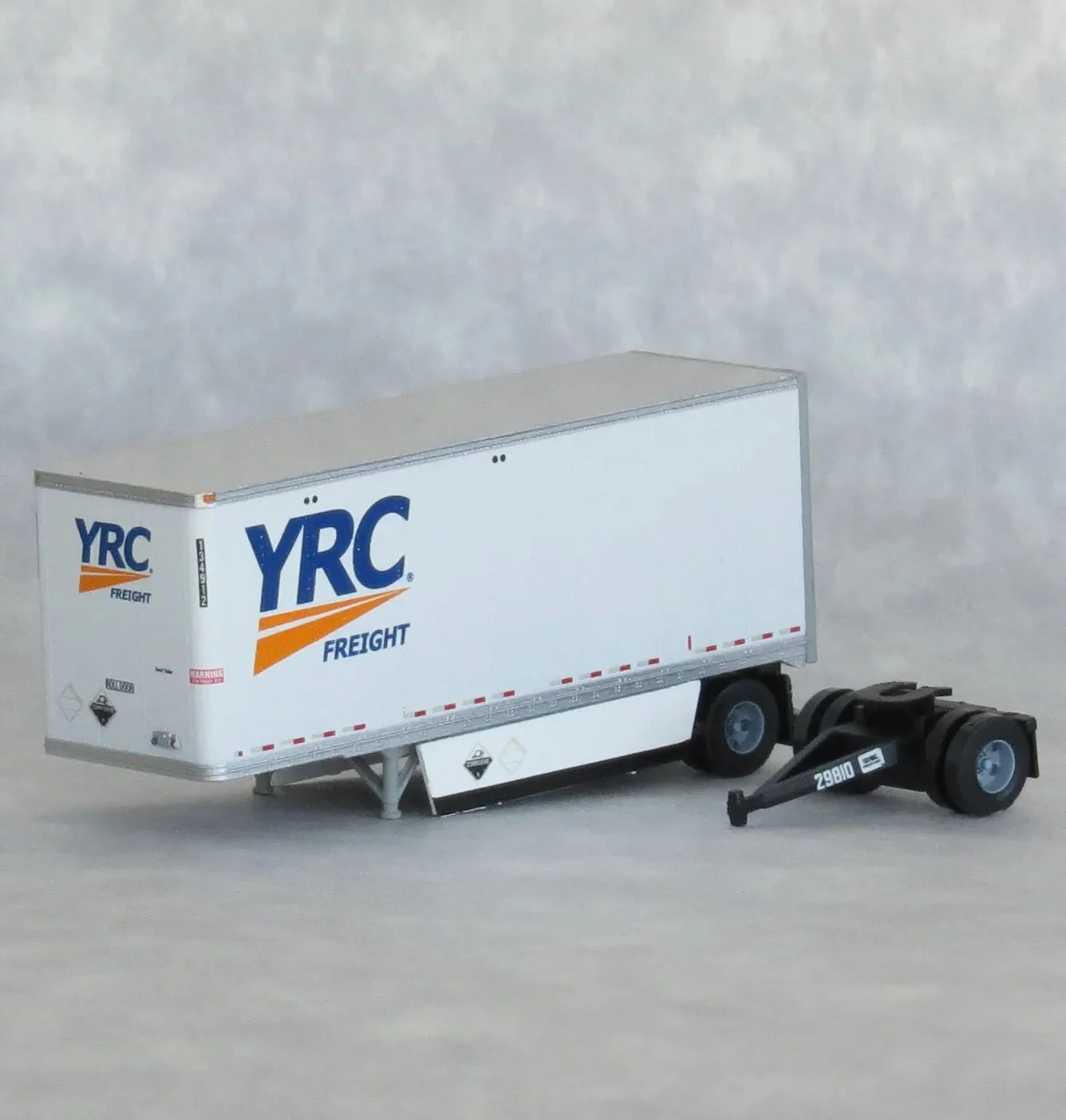 Trainworx N Scale 28' Pup Trailer YRC Freight #135012
