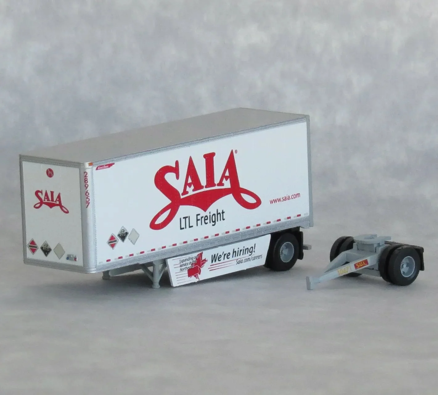 Trainworx N Scale 28' Pup Trailer Saia #289657