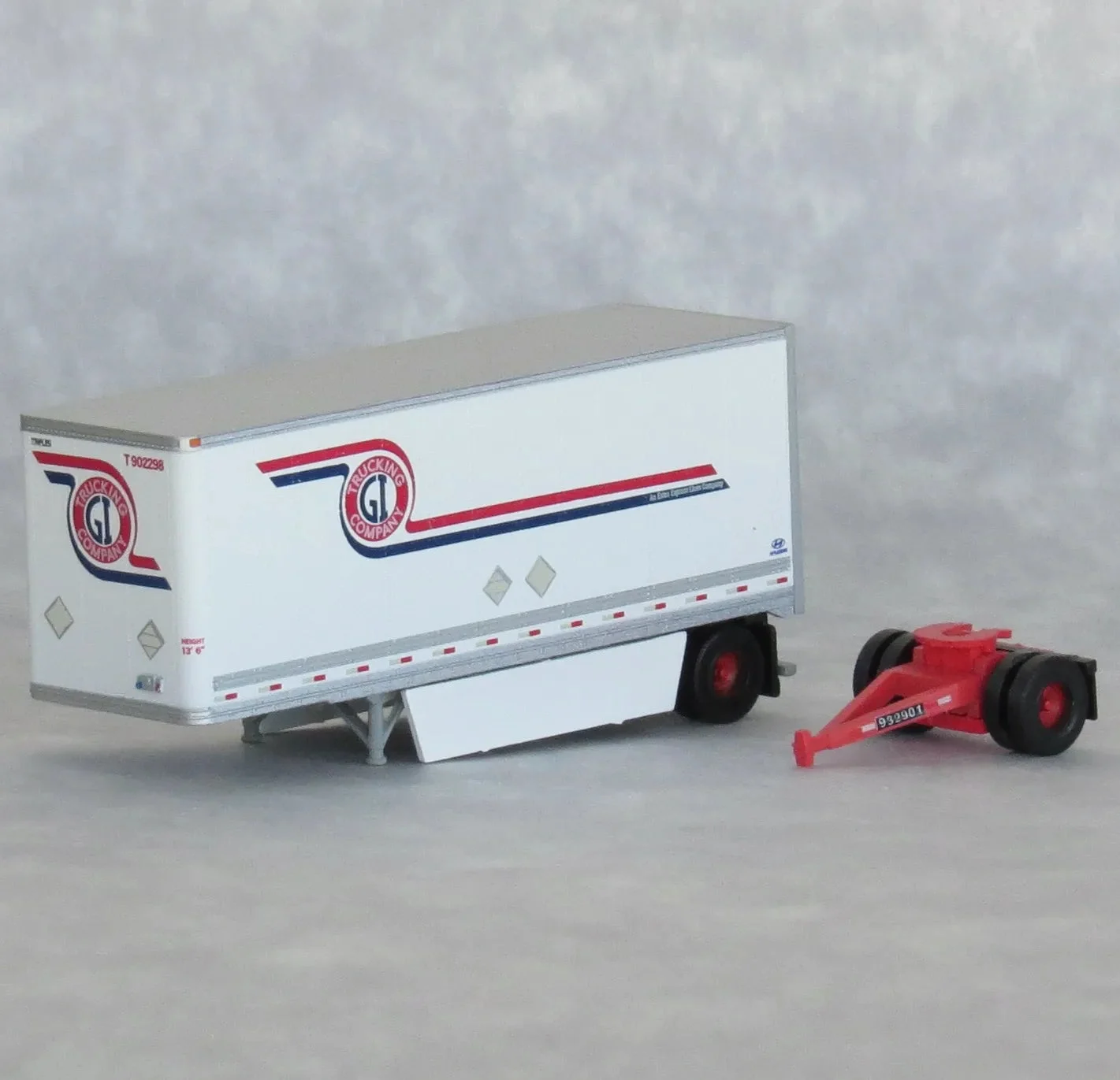 Trainworx N Scale 28' Pup Trailer Estes / GI Trucking #903436