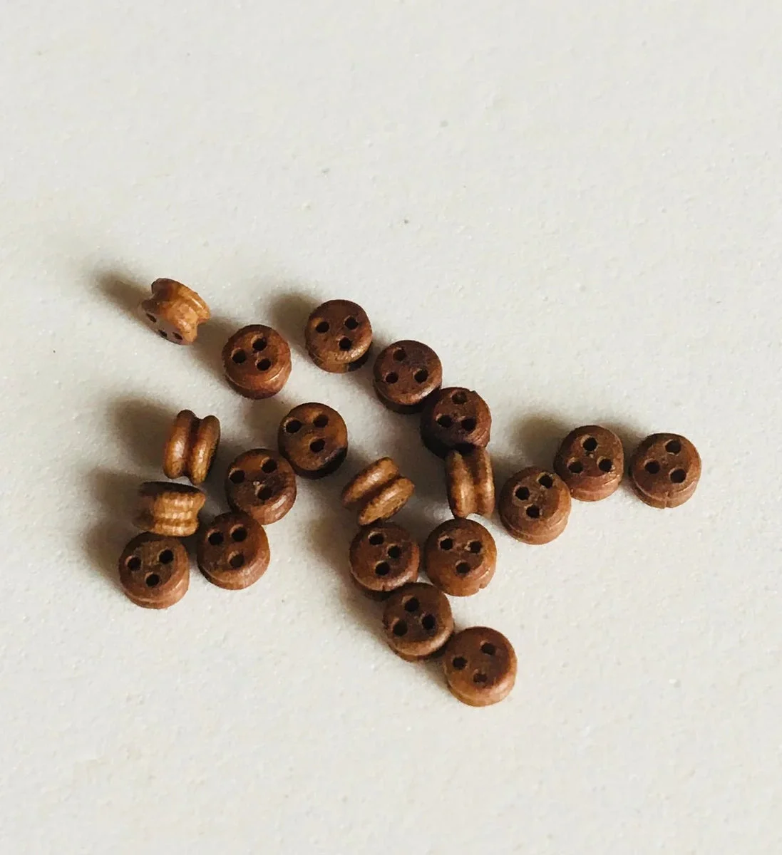 Model Shipways - 3/32" (2.5mm) Walnut Deadeyes 40 pcs - 390