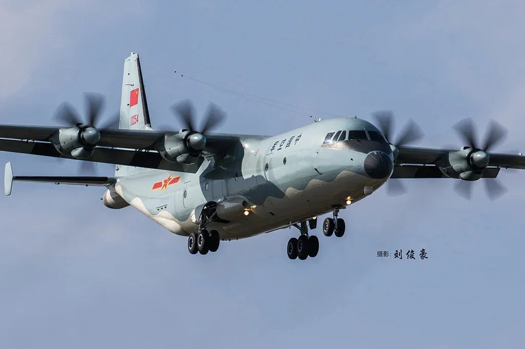 1/144 Hobby Boss Chinese (Shaanxi) Y-9 83906