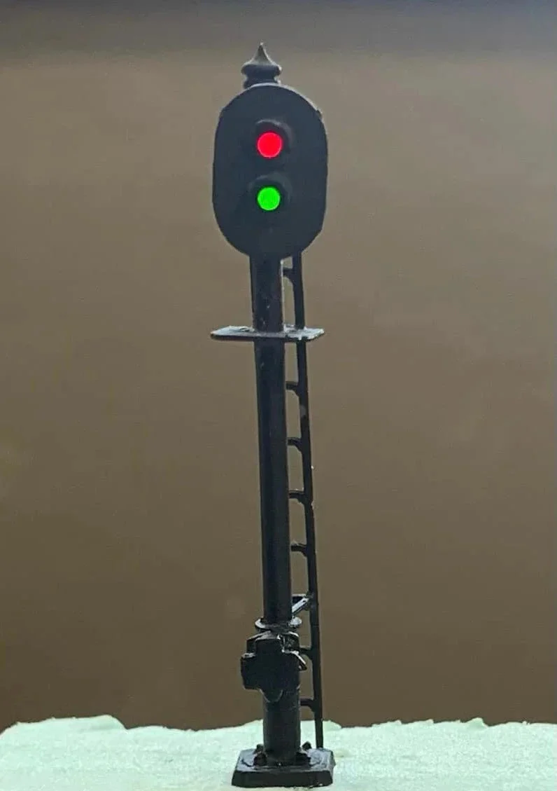 HO Tomar 2 Light Vertical Signal Red-Green Leds 857CO