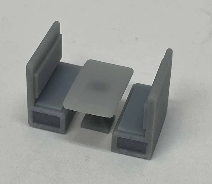 HO Phoenix Precision 4' Booth & Table Set 31641 - Phoenix Precision Models