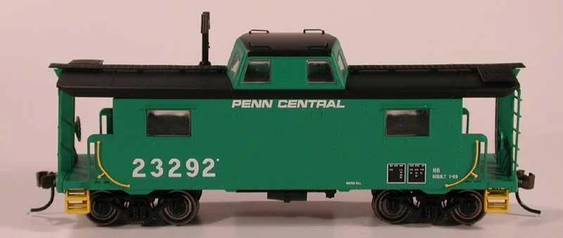 HO Bowser N8 Caboose Penn Central Plain Road #23318 - 43409