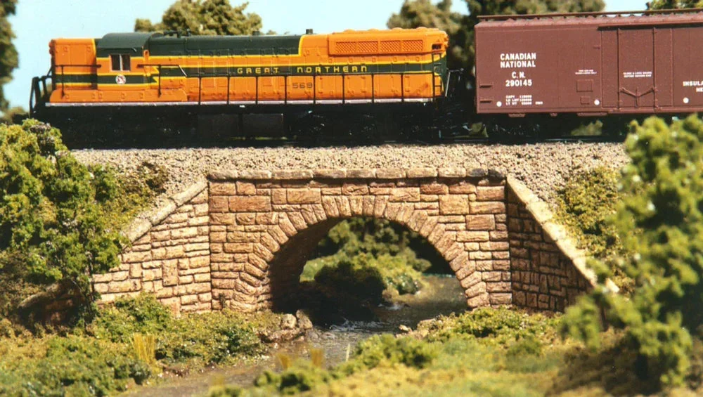N Monroe Stone Arch Bridge #9001 - Monroe Models