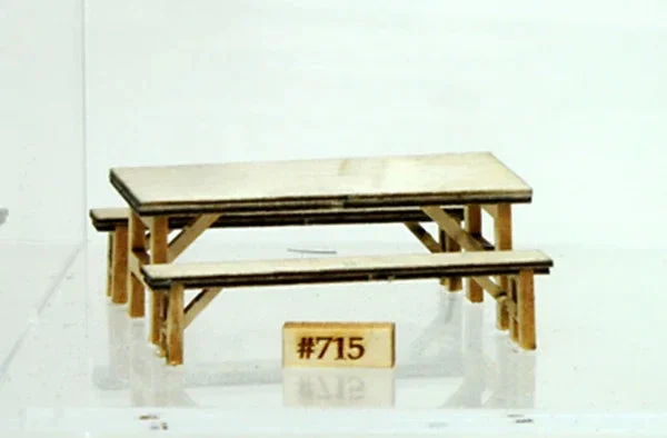 O Banta Modelworks Mess Hall Table and Bench 715