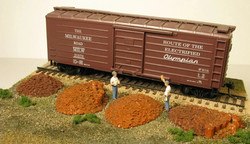 HO Monroe Railroad Tie Plate Piles with Spike Buckets (4-Pack) #2107