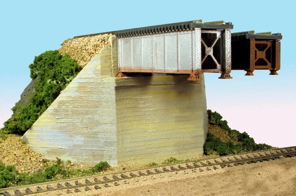 HO Monroe Bridge Abutment Board-Formed Concrete Double-Track #138
