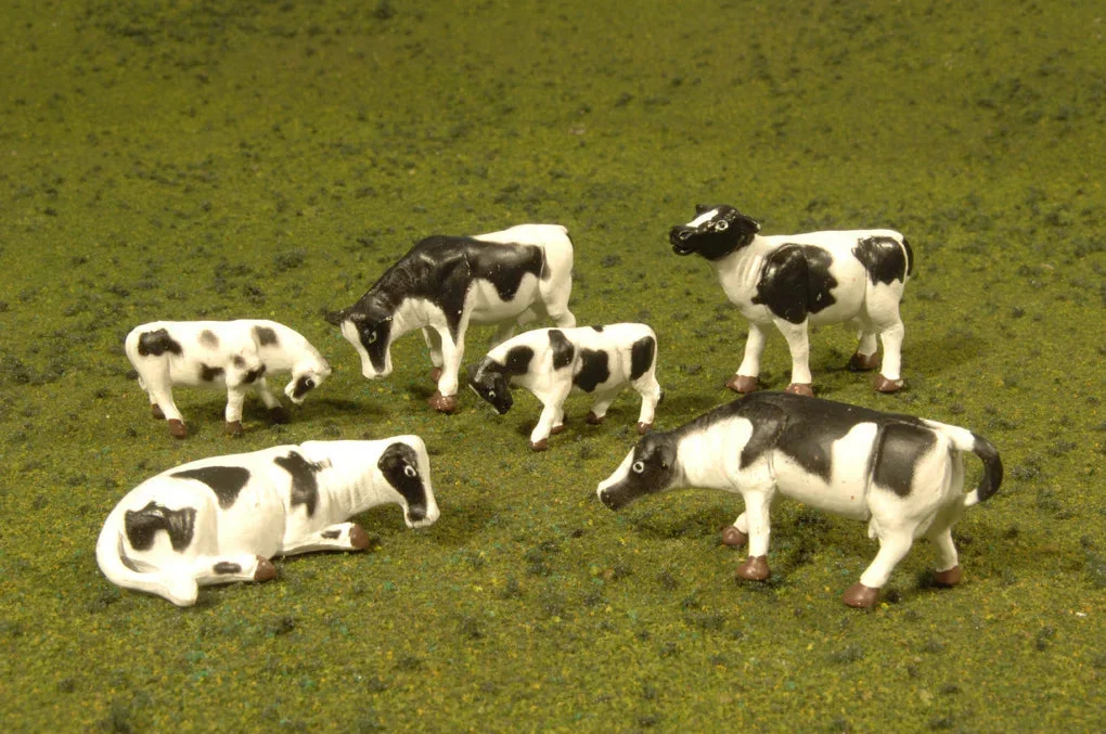O Bachmann Black & White Cows 33153 - Bachmann Trains