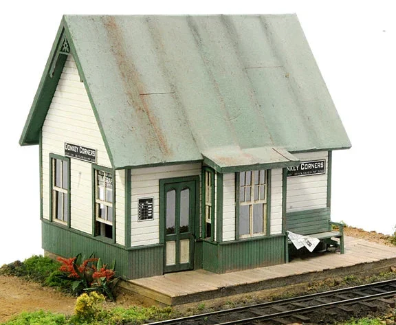 HO Banta Modelworks Donkey Corners Depot #2108