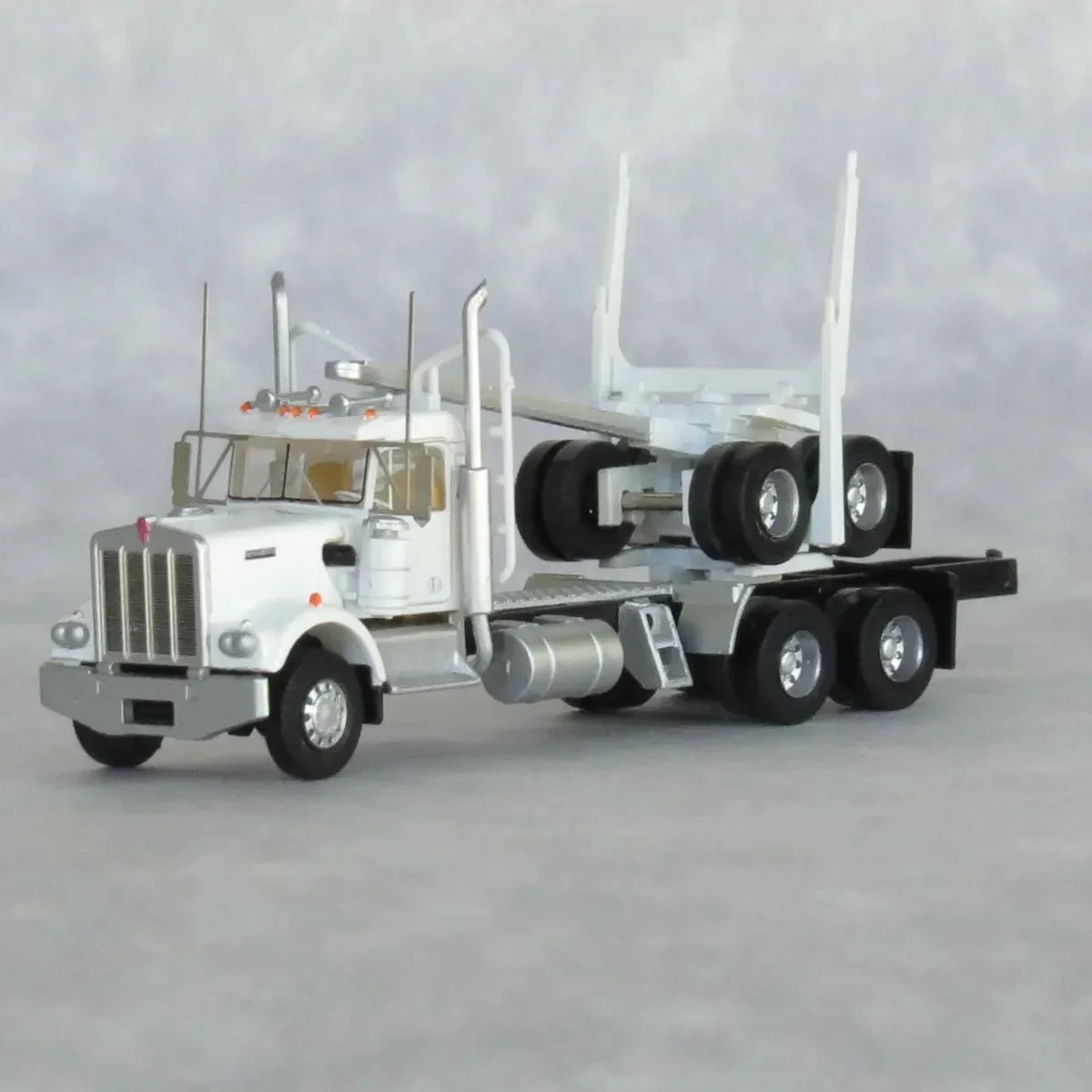 N Trainworx White Kenworth W900 Log Truck 49082