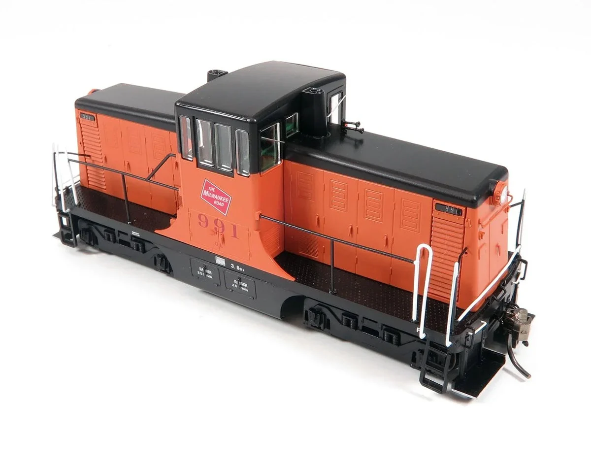 HO Rapido GE 44 Tonner (DC/DCC/Sound): Milwaukee Road: #992 - 048510