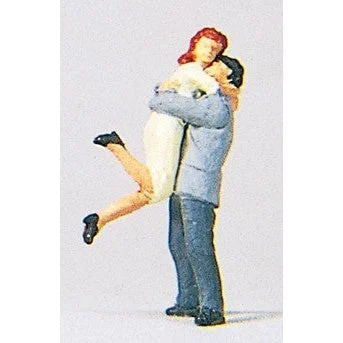 Preiser HO Couple Hugging