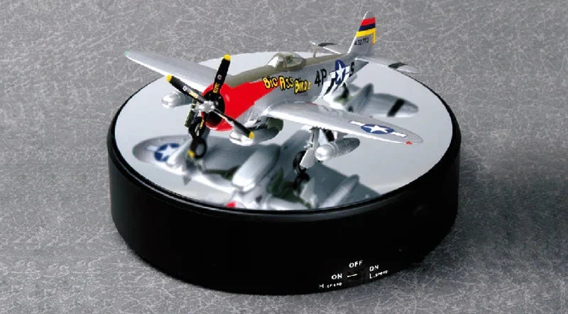 Trumpeter Turntable Display - 09835