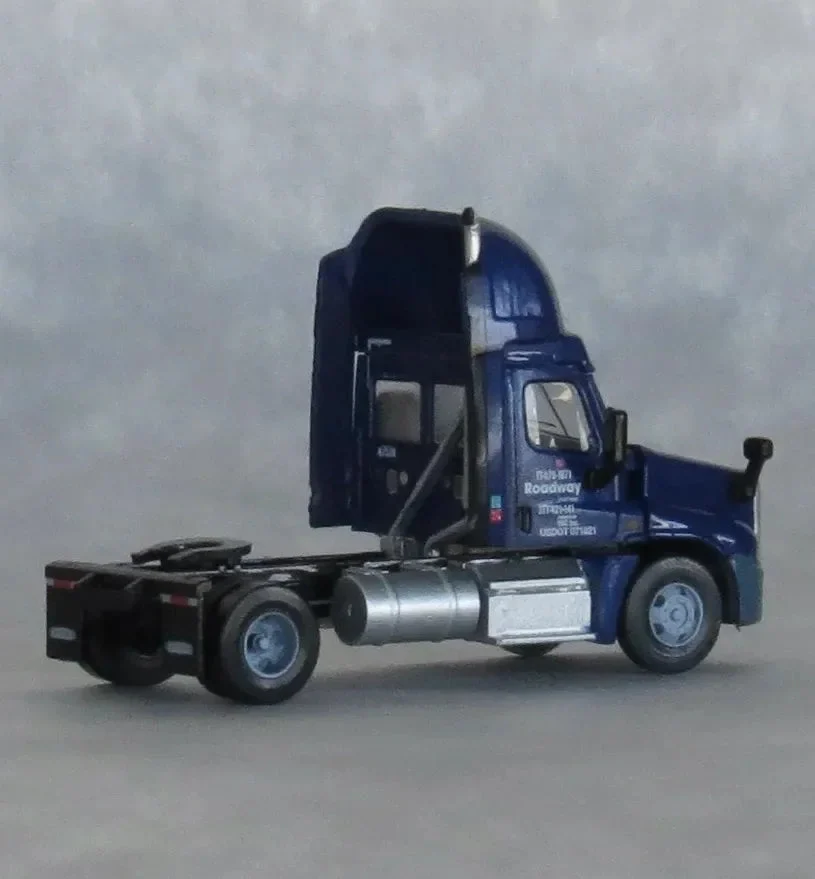 N Scale Trainworx Roadway Freightliner Cascadia Road #47548 - 42584-02