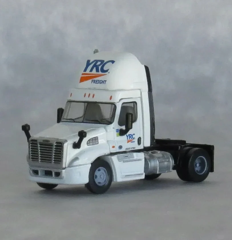 N Scale Trainworx YRC Freightliner Cascadia Road #11702 - 42590-08