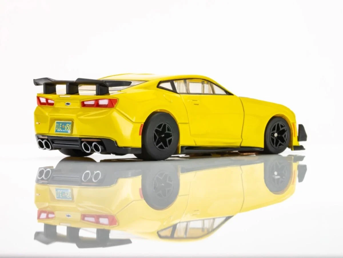AFX 2021 Camaro 1LE Shock Yellow