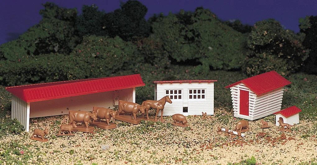 HO Bachmann Scale Farm Building with Animals 45152 - Bachmann Trains