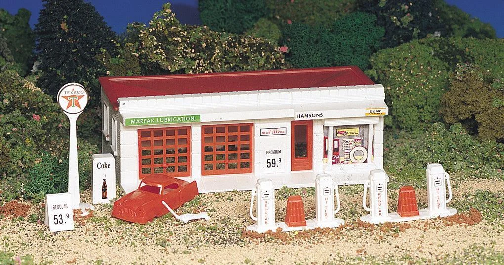 HO Bachmann Scale Gas Station 45174 - Bachmann Trains