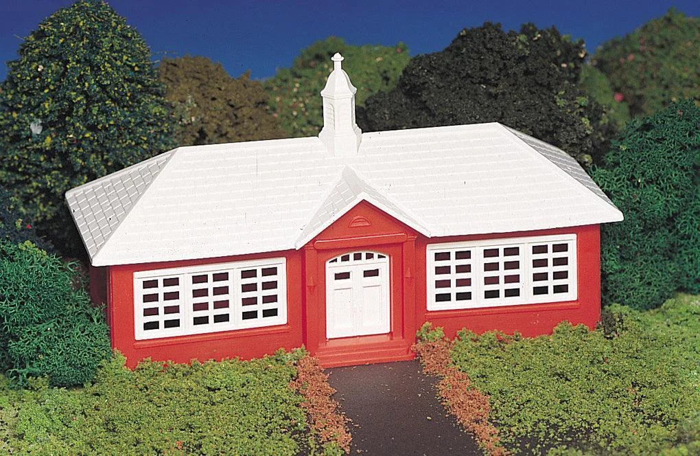 HO Bachmann Scale School House 45133 - Bachmann Trains