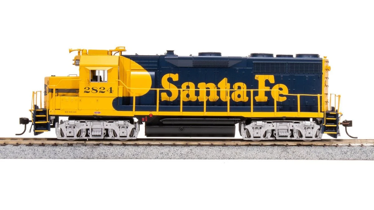 Broadway Limited HO Scale ATSF EMD GP35 Blue Warbonnet Diesel #2824 - 8220