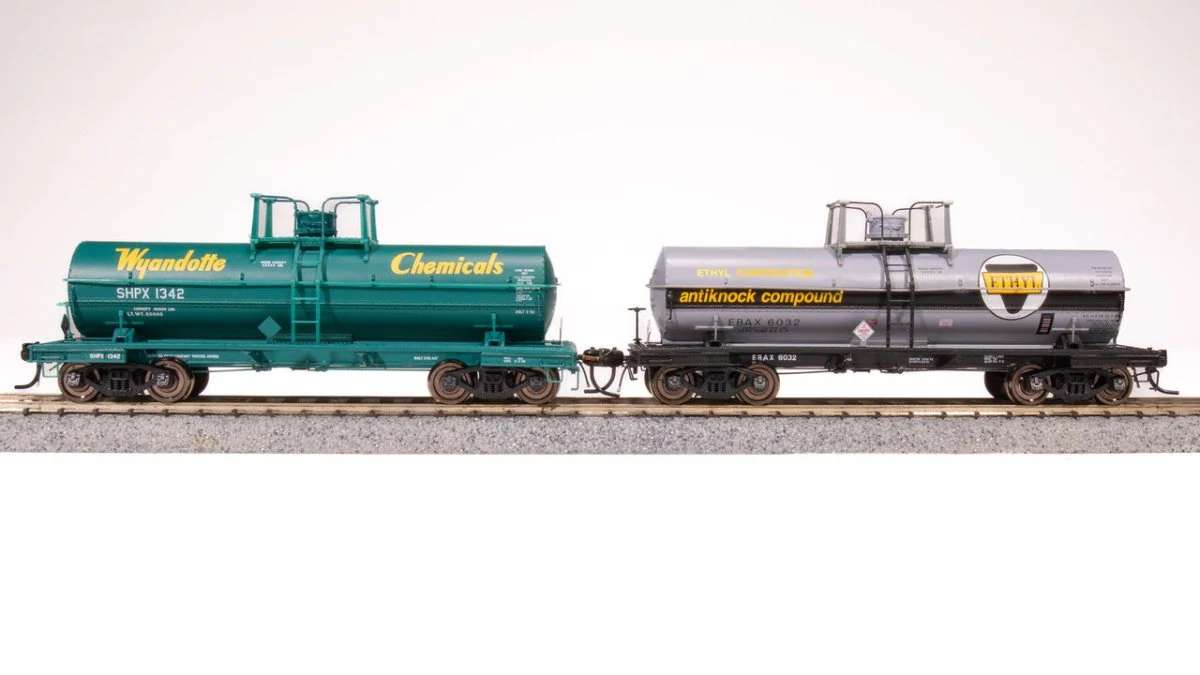 Broadway Limited HO Scale Ethyl Corp, Wyandotte 6000 Gallon Tank 2-Pack A - 7669