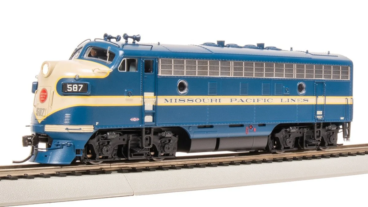 Broadway Limited HO Scale Missouri Pacific EMD F7A Eagle Scheme Diesel #586 - 8207